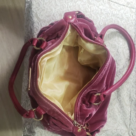 Elegant Pink Velvet Handbag - Picture 4 of 4